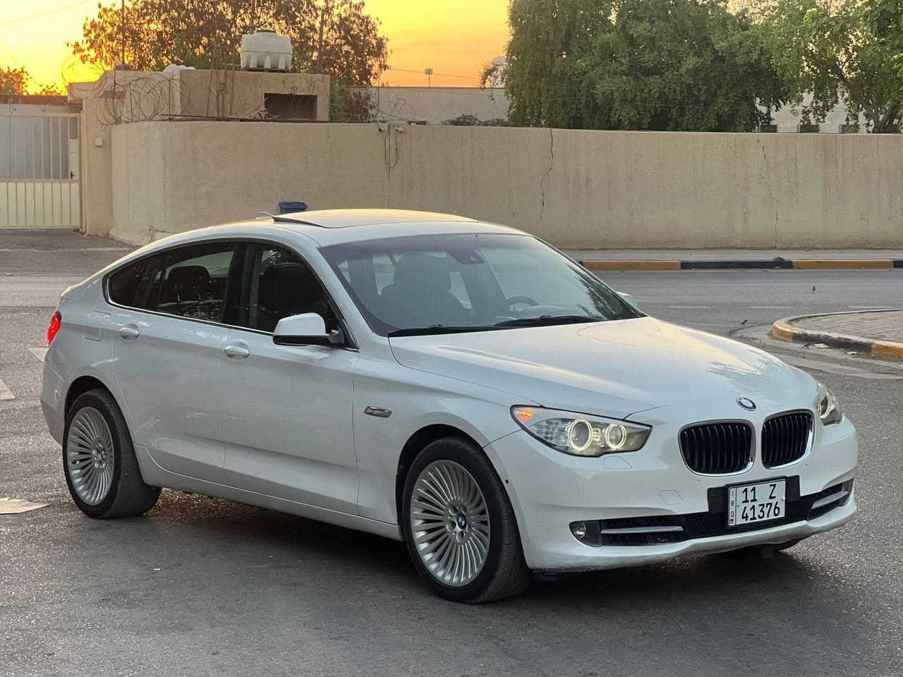 السلام عليكم 
BMW 535i GT خليجي وكاله العروش 
2010
مكفولة كفاله عامة من شخط والبارد وتبديل وصبغ جديدة لوك

اول شي سياره تروح فدوه لاصغر واحد بيكم  لي تعجبه يجي يشوفها وعيوني اشلعهن اله متعجبه سياره فرصة سعيدة  نتعرف على حضرتكم ونكون معزبين لكم

السيارة مكينه وكير خير من الله

حدادية وتخم تاير جديد 
الموصفات
‎‏🇩🇪🇩🇪🇩🇪 BMW 535 i GT 2010

‎من النوادر الوحش بمعنى الكلمة السيارة لوز جديد من كل النواحي 🚀🚀🚀 
‎

‎الوارد : خليجي صفر شريكة العروش  ضمان دولي ✈️

‎محرك : 6 سلندر توين تيربو بانزين حجم 535i🚀🚀🚀‎ماشية : 111الف كيلو  ‼️
‎رقم : بغداد شرط التحويل 📍

‎مواصفات فول فول اعلى فئة 🔒

‎داتاشو ~ 4 ابواب و جامات شفط ~ 3 كامرات ~ بانوراما قطعتين ~ كشنات فول كهربائي و خزن و ستيرن ميموري ~ شاشة جبير ~ لايتات فول دايناميك يفتر و يصعد و ينزل ويا الطريق اوتو 😍 ~ حساس امامي خلفي ~ بصمة التشغيل و بريك بصمة و اوتو هولد ~ ويالة بلادي تو سايز ~ بردات خلفية كهربائي ~  بعد اهواي اهواي مواصفات ممذكورة 💯

‎گير و محرك شرط كفالة  بدون صوت او بخار او نقوصات الحمدلله صدر و تخم تاير و كهربائي  كله  و هزة و سنوية جديدة 
السعر 138وماكو هيج سعر علما سيارة مكلفتني كلش هواي
مكان السيارة بغداد الجادريه
للاستفسار الاتصال على الرقم 
***********
واني بخدمتكم
