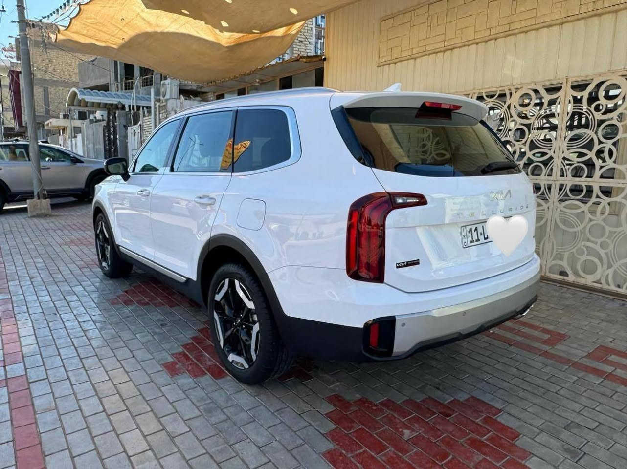 موديل ٢٤ محرك 6 سلندر ٣٨٠٠ مواصفات بانوراما تبريد وتدفئة بالكشنات ٤ كامرات محيطية شاشة كبيرة ماشية ٢٧ الف ميل رقم بغداد حرة حادثها تبديل جاملغ ايسر امامي وبارد بالباب الايمن الامامي للاستفسار الاتصال على الرقم 
*********** عمارة, ميسان
