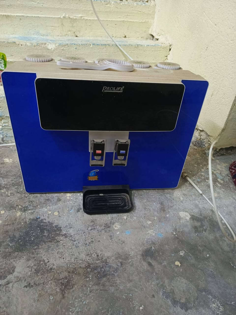 السلام عليكم  جهاز  تصفيه ماء شرب البيع  أخو الجديد ستعمال جدآ قليل السعر400 أوبي مجال أتصال على الرقم *********** العنوان البصرة
