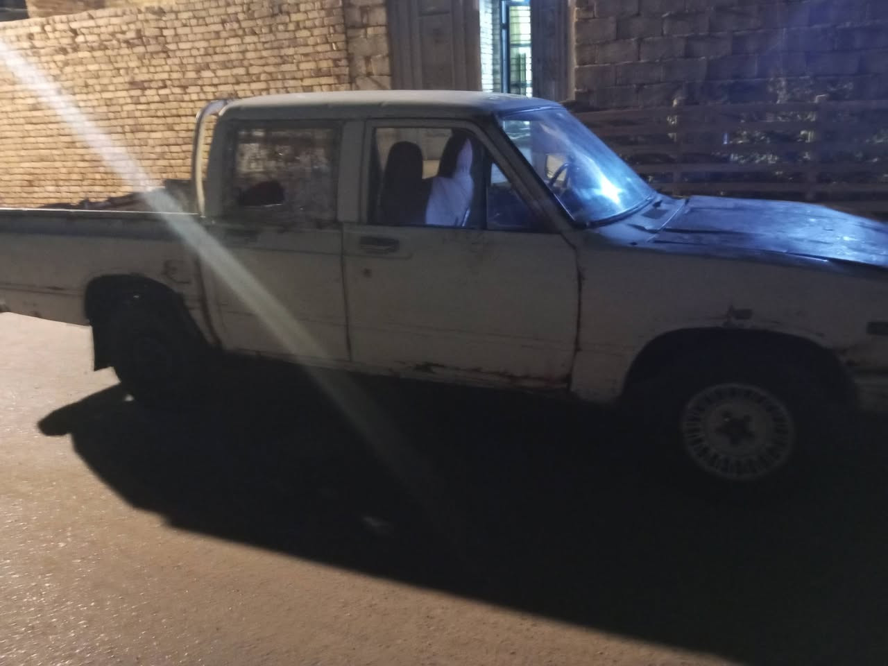 السلام عليكم 
بيكم تيوته موديل 1983 
رقم ميسان 
السنويه ساقطه 
محرك كير كفاله 
كفاله من الكلبه 
والجفيه 
السعر 14 وبيها مجال 
رقم الهاتف /***********
