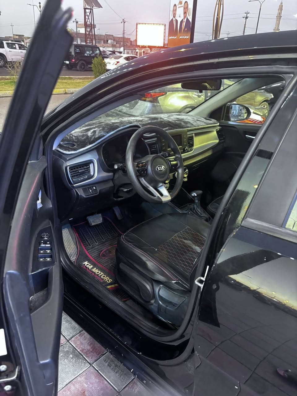 للبيع او المرواس حسب
كيا ريو  هاج باك موديل 2018 
ماشية55 الف ميل 
محرك دبل نوزل 1600 
قير At 6 نمر المرغوب 
بيها اربع قطع و نص ابيع لك حزام 
بدون دواخل  و شاصي و لغد   
رقم بغداد باسمي
هزة بيها  
كيرها محركها و تبريد كلش نظيفات
تحويل مباشر 
سيارة يحتاج لها ترتب لصدرها و بيها خسفة صغيرة ب جاملغ بسيطة و جزء من دعامية مكسور 
سعرها 89ورقة 
مكان سيارة بغداد 
***********
