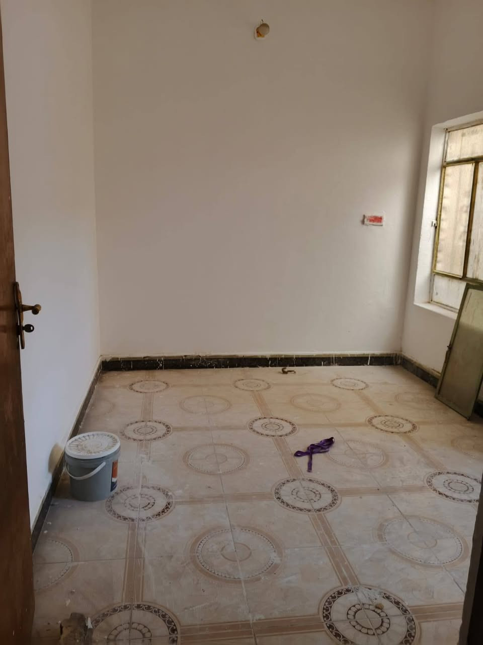 دار للبيع طابو صرف خلفي السعر 125 وبي مجال موقع راقي عرض الدربونه مترين طابقين ناصريه صوب الجزيره بظهر مجلس المحافظة القديم او تربيه جديده قريب على مدينه المائيه وقريب على فلكه الزيتون رقم صاحب الدار *********** التوصل وي صاحب أبو البيت
