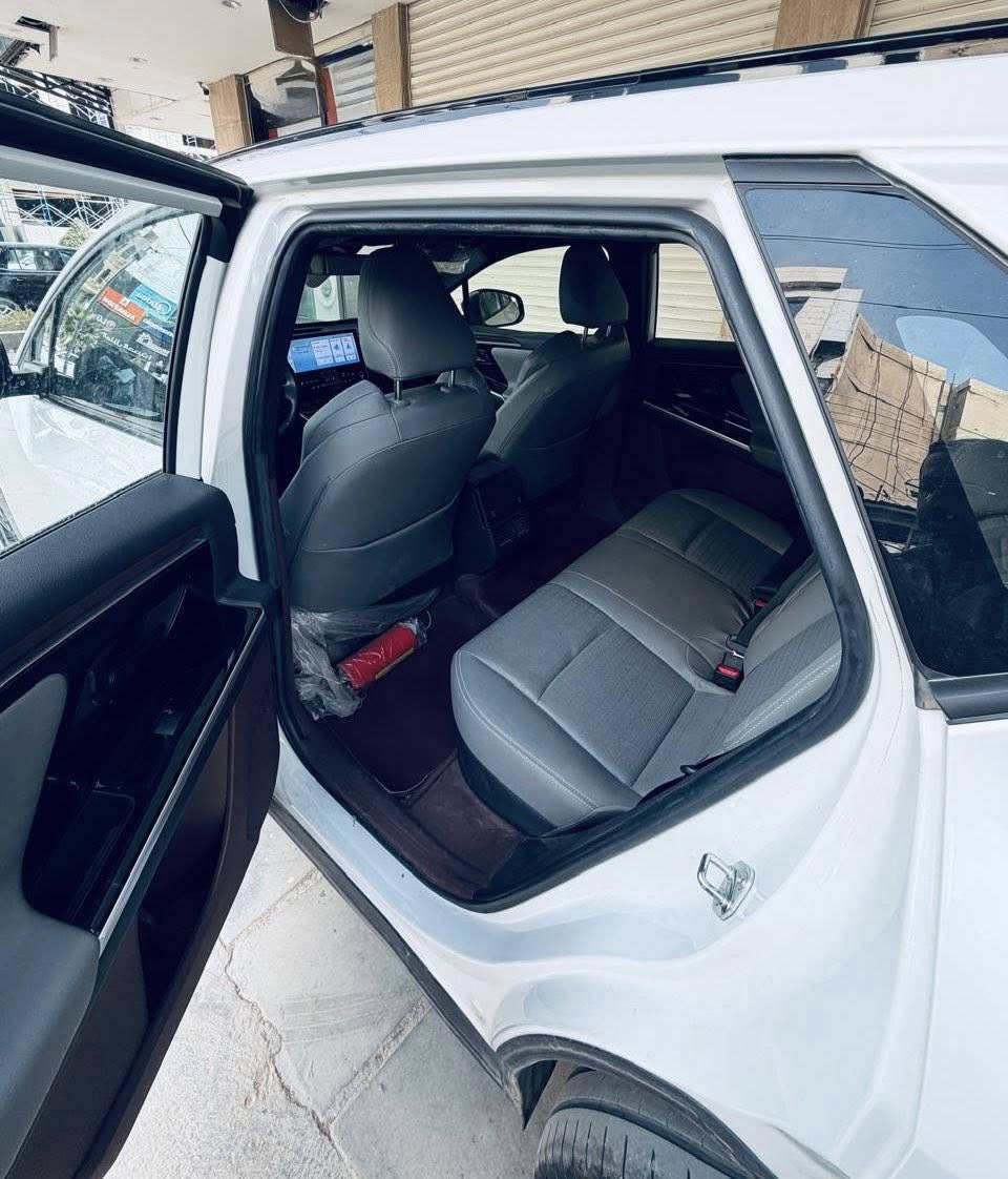 Toyota Bz4x 2023 وارد خليجي
الكهربائية بالكامل | Full electric 

عداد 12,000 km شبه زيرو

السيارة مميزة جدا و تقطع مسافة 615 كم بالشحنة 

حجم البطارية : 68  كيلو واط 

نوع البطارية : ليثيوم 

المواصفات :-

سقف بانوراما فيو 

مقاعد جلد كهرباء 

مقاعد امامية تدفئة وتبريد

 تدفئة مقود 

شاشة امامية كبيرة متعددة الخصائص

كاميرات 360 درجة 

حساسات اصطفاف 360 درجة 

مثبت سرعة

بصمة تشغيل و دخول

لايتات امامية زنون

اضاءة خلفية Led

كير ماوس

هاندبريك كهربائي مع خاصية الاوتوهولد

انظمة قيادة متعددة

فتحات مكيف خلفية

صندوق خلفي كهرباء 

‏Wireless charger | شاحن لاسلكي 

‏Lane tracing assist | نظام تتبع المسار 

‏Lane departure alert | نظام الحفاظ على المسار 

‏Navigation Maps | نظام خرائط الملاحة

‏Voice command | داعم اوامر صوتي 

‏Bluetooth | بلوتوث 

‏Auto lights | اضاءة ذاتية 

‏Traffic sign assist | قراءة شواخص المرور 

‏Automatic high beam | نظام الاضاءة العالي التلقائي 

‏Pre-collision system | نظام الأمان قبل التصادم

‏Dynamic radar cruise control | مثبت سرعة بالرادار الفعال

‏Apple car play 

‏Android Auto 

* السيارة مكفولة كفالة عامة ع ايدي من زيرو مكاني بغداد / الكرخ

للاستفسار :- ***********
