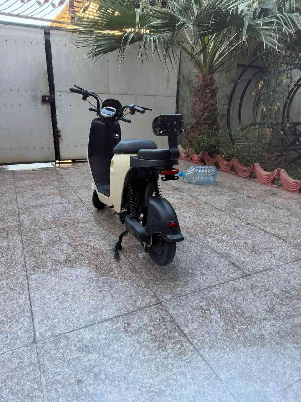 دراجه جديده جدا ومستخدمها قليل وبدلت الها بطاريات ماصار هواي اربع بطاريات السعر 450 وبيها مجال 
المكان البصره ابي الخصيب 
*********** البصرة, العراق
