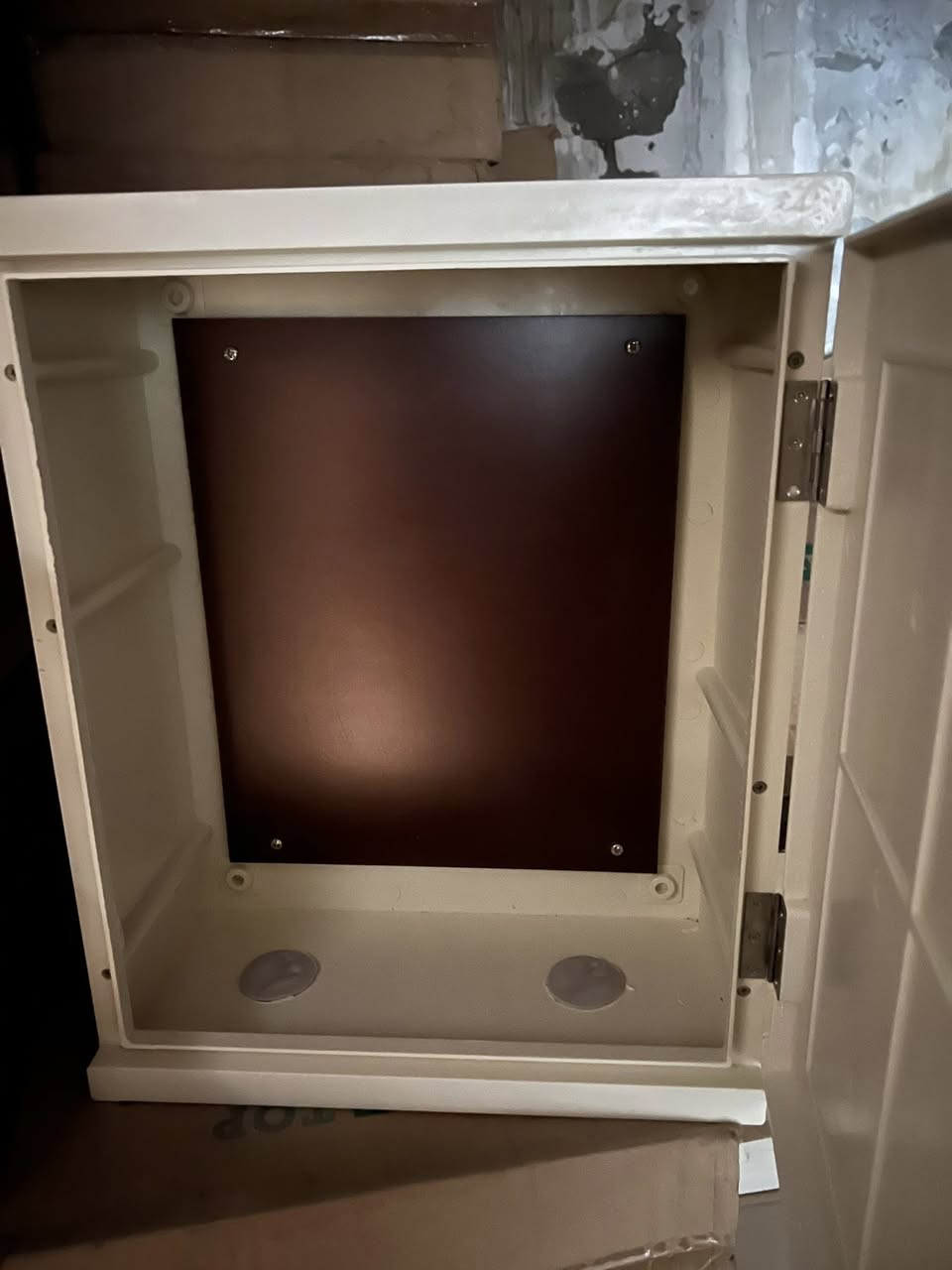 بورد قياس 40x50x20 فايبر كلاس مقاوم للحريق متوفر جامة وبدون ***********
