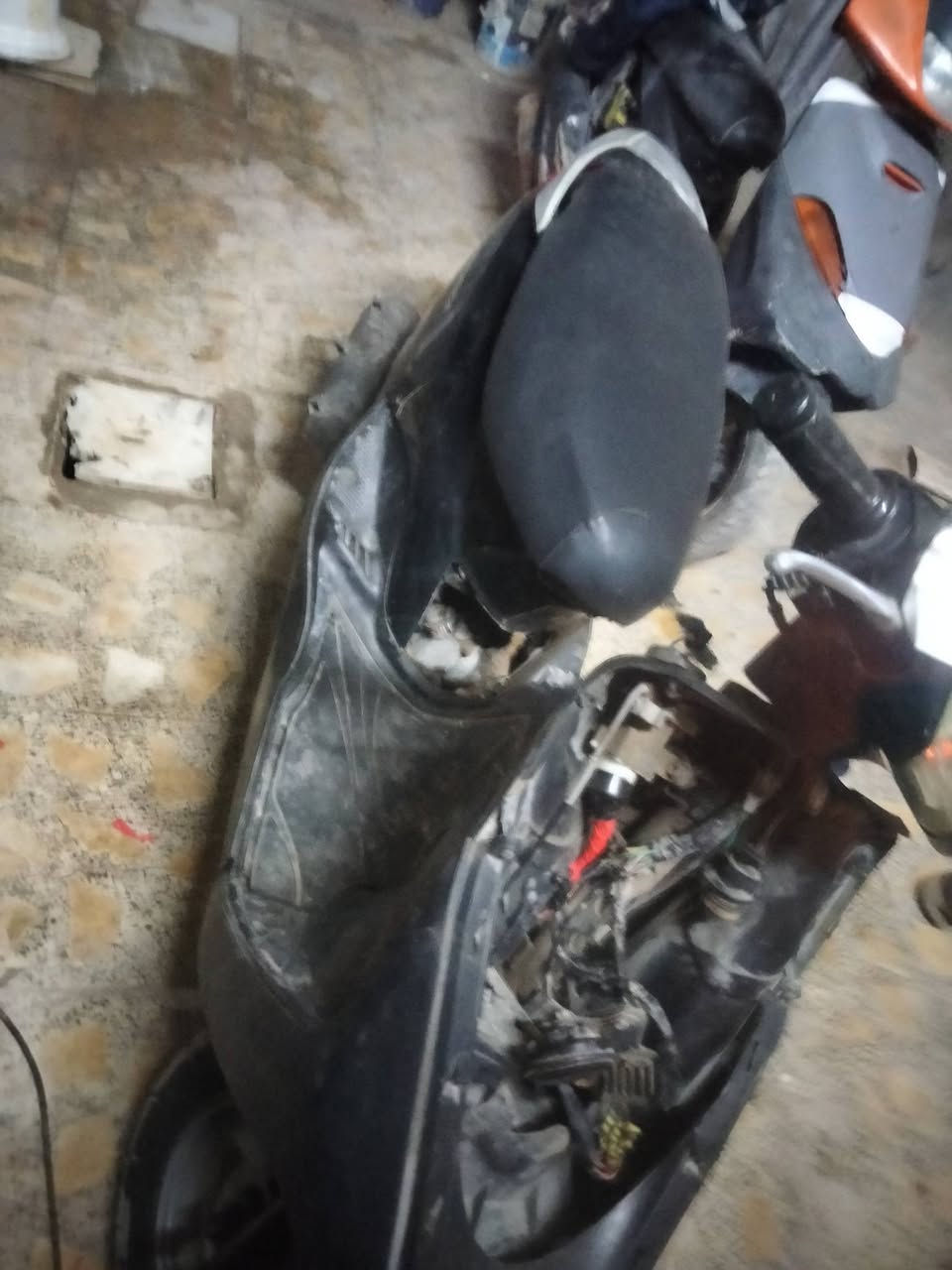 خوان سلام عليكم ورحمة الله وبركاته
دراجه بريز فحل كتبريتر سلف هندر نكرة 
دراجه خير من الله نقص بجم بس مازدة موجود جيب وشد 
بجم 
ترايهة وين متريد مكانه بغداد سبع قصور رقم 
***********
