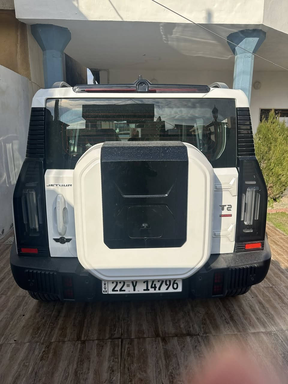 جيتور T2 2025
جيتور T2 2.0L LUXURY

الموديل: 2025 (هارلم)
العداد: 27,000كم قابل للزيادة 

اللون:   ابيض. داخل زيتوني

المحرك: 4 أسطوانات L 2.0 تيربو 254 حصان حقن مباشر
عزم الدوران (نيوتن-م): 390
ناقل الحركة: اوتوماتيكي دبل كلاتش من 7 سرعات
نظام الدفع: نظام دفع رباعي متطور من BorgWarner

الضمان الأساسي: 6 سنوات وعداد كيلومترات مفتوح
ضمان المحرك: 10 سنوات او 1،000،000 
بعدها داخل الضمان و الصيانة كلها داخل الشركة 

المواصفات:

*فتحة سقف بانوراما 1.1م
*إطارات قياس 20 إنچ
*الصندوق شفط
*الشباك الامامي المضاء  بجيتور 
*مثبت سرعة مع رادار تفاعلي
*نظام القيادة شبه الذاتية
*نظام الكبح التلقائي في حالة الطوارئ
*نظام تحذير الاصطدام الامامي والخلفي
*كاميرات محيطية 540 درجة
*حساسات أمامية وخلفية
*نقطة عمياء
*نظام تحذير مغادرة المسار
*نظام المساعدة للبقاء في المسار
*شاشة التحكم بقياس 15.6 إنچ
*شاشة القيادة بقياس 10.25 إنچ
*نظام صوتي متطور 12 سماعة من Sony
*نظام أبل كاربلاي وأندرويد أوتو لاسلكي
*نظام اوامر و تحكم صوتي
*مقصورة الركاب من الجلد الفاخر والكنتارا
*مقعد السائق والراكب كهربائي
*مقاعد السائق والراكب مبردة
*مقاعد السائق والراكب مزود بذاكرة لحفظ 3 وضعيات الجلوس
*إنارة ترحيبية مع إنارة محيطية متعددة الالوان
*عتبات الأبواب مضيئة
*مصابيح أمامية وخلفية أوتوماتيكية LED 
*التكيف التلقائي للضوء العالي
*نظام تقليل الضجيج النشط مع زجاح مزدوج
*المرايا الجانبية قابلة للطي كهربائياً ومدفئة
*دخول ذكي و تشغيل عن بعد
*خاصية إغلاق نوافذ وفتحة السقف عن بعد
*شاحن هاتف لاسلكي سريع
*نظام تنقية الهواء PM2.5 وفلتر N95
*مسند الذراع الوسطي مع ثلاجة
*انماط قيادة متعددة للطرق الوعرة
*وسائد هوائية امامية و جانبية عدد 6
*ماسحات الزجاج الأمامي مع حساس للمطر
*دوسات جانبية
*نظام الفرامل الأوتوماتيكي Autohold
*نظام التحكم بنزول المنحدرات
*نظام المساعدة لصعود المرتفعات
*نظام مراقية ضغط الاطارات

مكان السيارة بغداد /العامريه
***********التواصل ع الرقم واتساب
