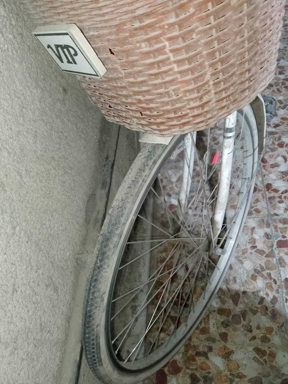 بايسكل زايد عن الحاجة سعرة 35 الف مكاني الدورة شارع الصحة شارع الزيتون ***********
