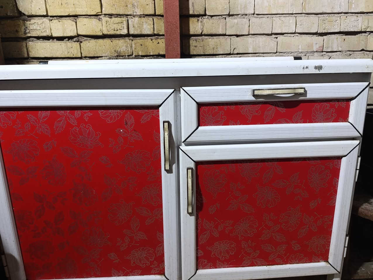 السلام عليكم
 كاونتر للبيع 
جديد ونظيف مابي كسر قياسه متر و٣٠ مستخدم قليل 
السعر ٧٠ وبي مجال 
مكاني الشعلة 
اللي يريده يتواصل وياي او الإتصال على الرقم :  ***********
