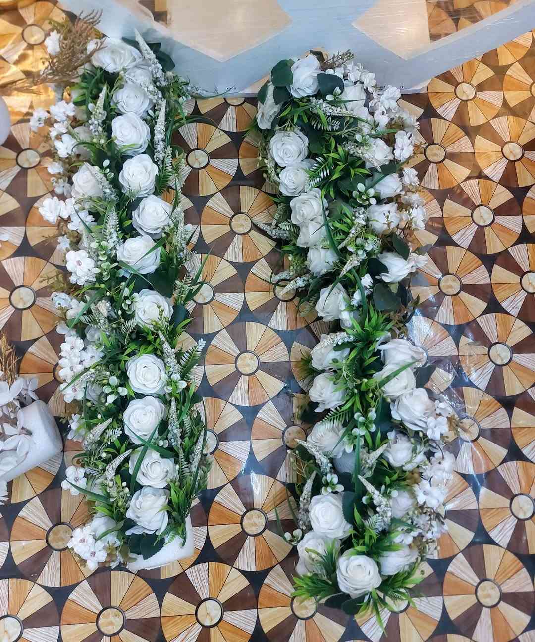 للبيع ورد كوشات الاعراس مكاني بغداد العبيدي  ***********
