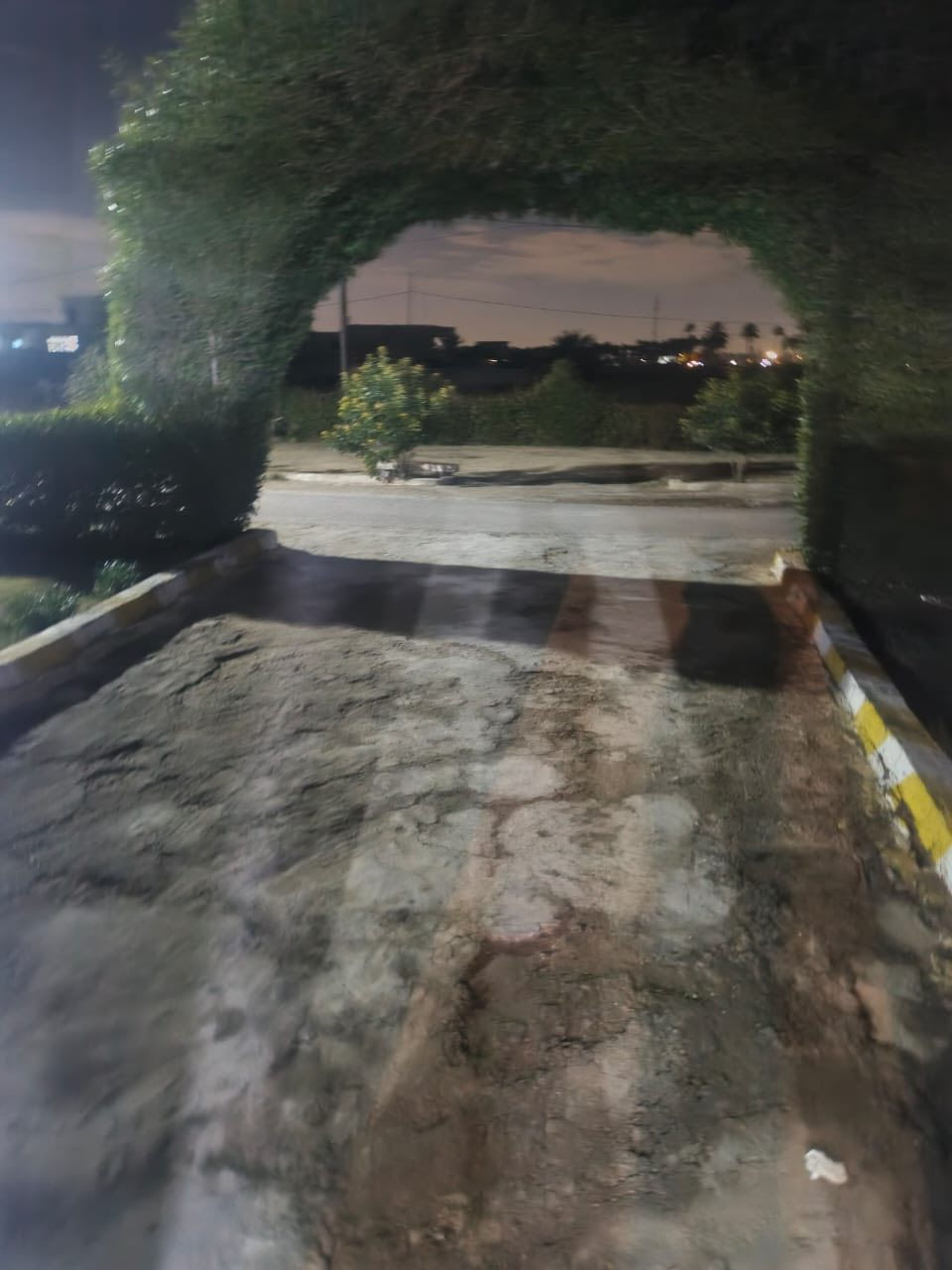 تحية طيبة يوجد قطعة ارض ٤٨٠ متر  الموقع العدوانية قرب النائب زيتون تحتوي على بيت ١٩٠ متر واجهة ١٥ البيت طابق واحد سقف سندويش حصة بسند

***********
