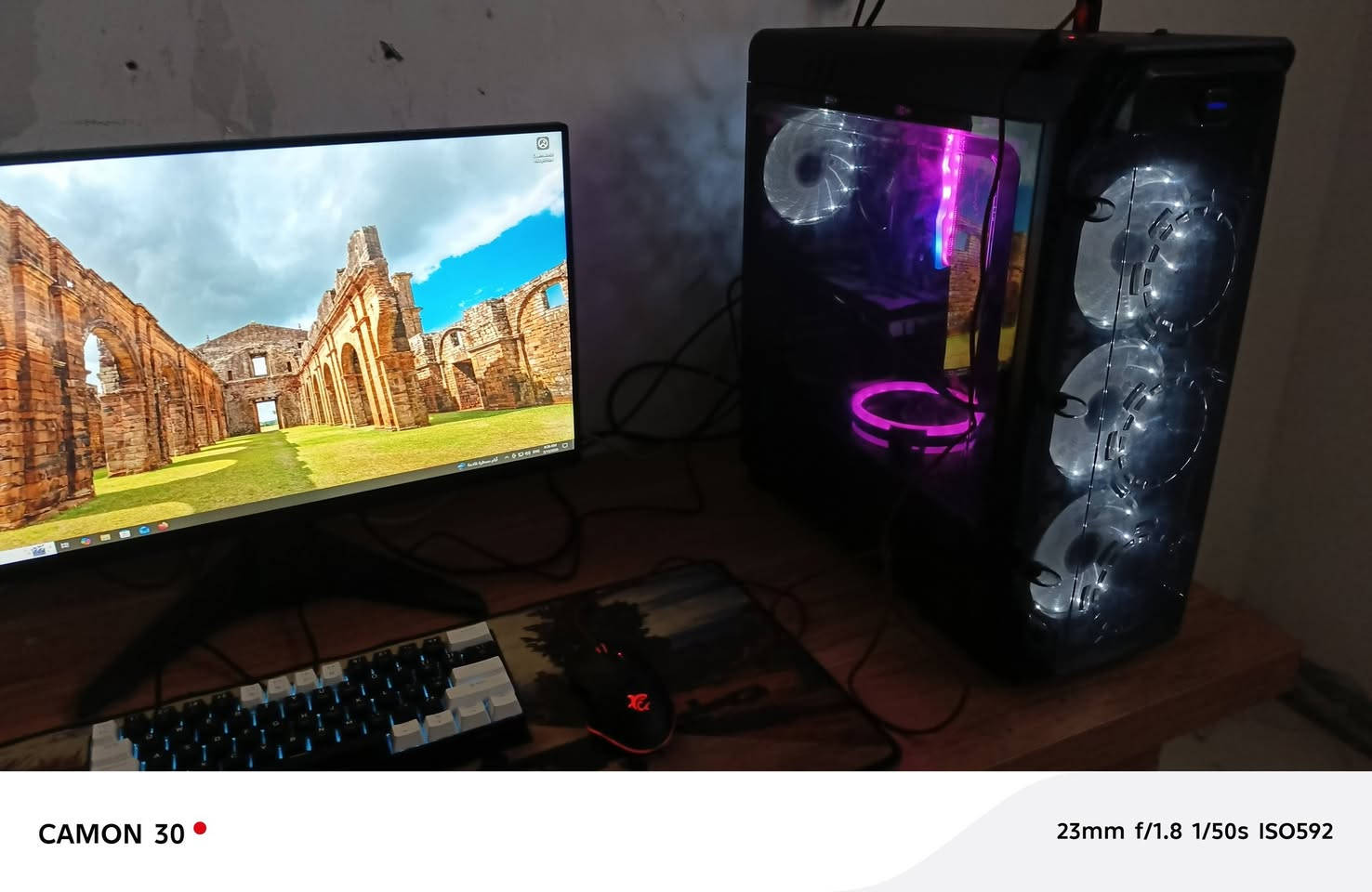 شاشة + كيس + كيبورد احترافي (Red switch) + ماوس احترافي + ماوس باد

مواصفات الكيس 

Processor (CPU): AMD Ryzen 5 3600X (6 Cores / 12 Threads)
Graphics Card (GPU): Inno3D NVIDIA GeForce GTX 1660 Ti
Memory (RAM): 16GB (2 x 8GB) DDR4 3200MHz RGB
SSD 256
HDD 1T
Motherboard: Gigabyte B450M H
Power Supply: Raidmax 500W (80 Plus Bronze)

مواصفات الشاشة (جديدة ) 

2. Monitor Specifications:
Model: MSI MAG 
Refresh Rate: 200Hz
Response Time: 0.5ms (GtG)
Panel Type: Rapid IPS
Technology: G-Sync Compatible / HDR Ready / Adaptive-Sync
الملحقات  

3. Peripherals & Accessories:
Keyboard: Mechanical Gaming Keyboard (Red Switches) with RGB Lighting
Mouse: High-Precision Gaming Mouse
Mousepad: Extended Gaming Mouse Pad
Cable: Premium DisplayPort (UHD 4K Support)

العنوان : البصرة - التنومة
السعر: 800 الف
للتواصل واتساب + اتصال ***********

لايتوفر توصيل
