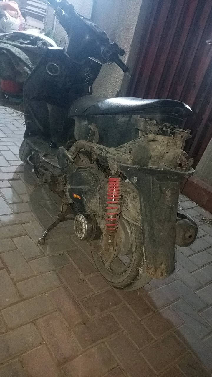 سلام عليكم هاي دراجه سكنس فحل ابيع كوم حديح يعني طافيه مكاني بغداد زيونه وهاذه رقمي بي واتساب ***********
