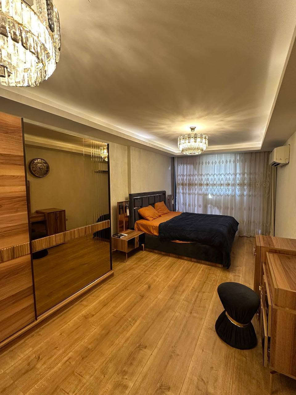 🏢 شقة للإيجار – ستار تاور
▫️ 3+1 مؤثثة VIP
▫️ المساحة: 210 م²
▫️ الطابق: 11
▫️ الإيجار الشهري: 1100$
📞 للتواصل واتساب: ***********
✨ شقة واسعة بتأثيث راقٍ وموقع مميز، جاهزة للسكن مباشرة.
