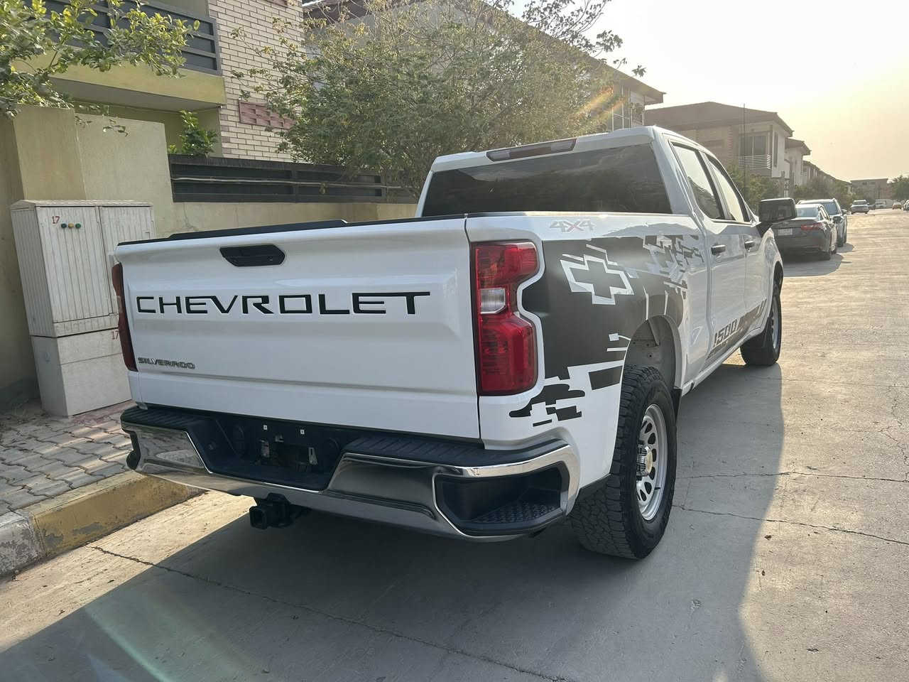 سلفرادو موديل  2022
باب طويل 
8 سلندر 5300 4x4 دفع رباعي 
السياره تترقم شمالي فقط وبشرط 
السعر 175 
وارد امريكي ضررها موجود داخل مشنور 
السياره جاهزه من كلشي 
مكان سياره كركوك 
موبايل ***********
