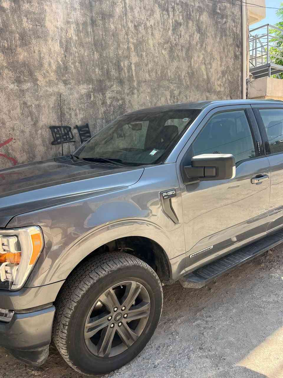 فورد F150 XLT
هايبرێد كوشن جلد
فوله موديل 2022
كه مترين ليدراوى هه يه
گير مه كينه كارەباياتى هه موو ئيش ئه كات
پاترى ليثيوم و نظامى هايبرێدى زۆر باشه
له مەكينەوه بۆ پاترى و له پاتريەوه بۆ مەكينه
ئيتر مواسەفاتى زۆره لێره دا هه مووى باس ناكريت

 لەگەل ڕێزمان

نرخ ٣٤٨$

***********
***********
