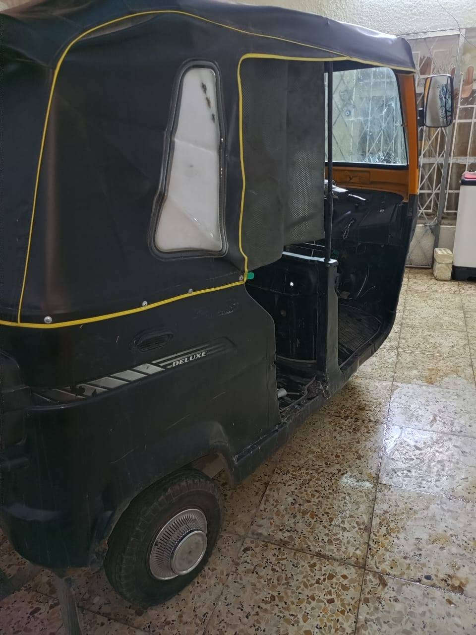 سلام عليكم تكتك 18 أوراق مكينه كير اكسل تخم تاير تكتك حلوه مال شغل سعر 2700 مكان  بغداد البياع موصلات لاستفسار***********
