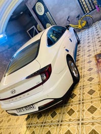سوناتا لون ابيض صدفي خليجي ماشيه 140مكينه2.5مديل2023 السعر195 الرقم.07...