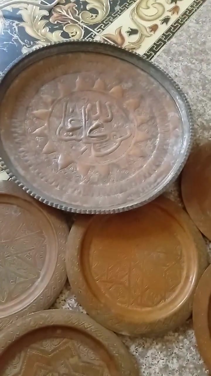 السلام عليكم للبيع صينيه و ٥ مواعين نحاس احمر وزن ثقيل العنوان بغداد الدوره رقم ***********
