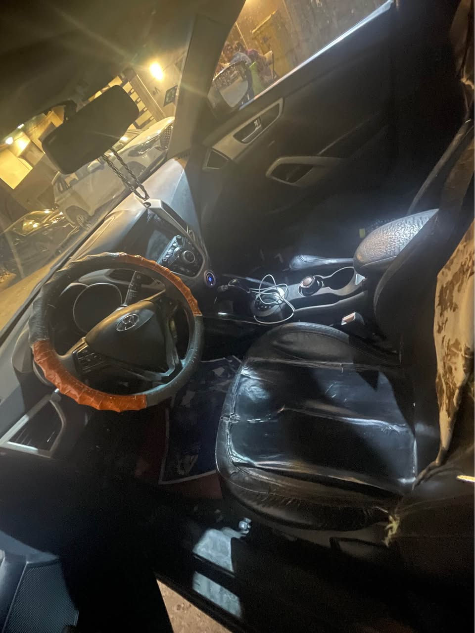 هونداي فولستر 2012 للبيع  اللوحات الجديدة فول مواصفات بانوراما  بصمة كشنات تدفئة تبريد و تدفئة شغالات كير و محرك كفالة اني اكفلهن بس الكشر تجي تشوف بعينك ما اعرف شبي ما بي سعرها 60 و بي مجال مكانها السيدية *********** بغداد, العراق
