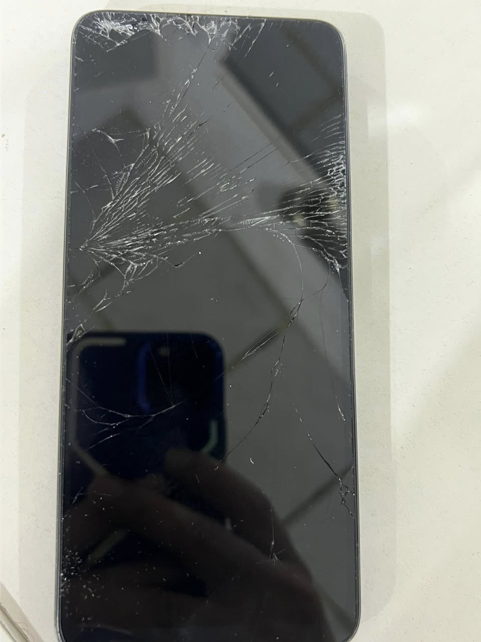 ريدمي a3 للبيع بدون ملحقات كسر بالشاشه سعرها وي الشد 20 تلمس بدون اي مشاكل العنوان البصره الزبير تواصل خاص او واتساب *********** السعر 100 وبي مجال
