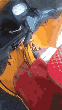 ياالله رجعنا وياكم باقوه العروووض ورشة وسام الشمري التحوير بياجو اتول وتصليح كافة  التكاتك باجاج TVS كلشي متؤفر عدنا تجفيت عام 200الف تجفيت نصف 100الف هواي عروض عدنه اهلا وسهلأ بيكم ورشة وسام الشمري عنوان البياع مدخل شرطه الرابعه ***********واتساب موجود
