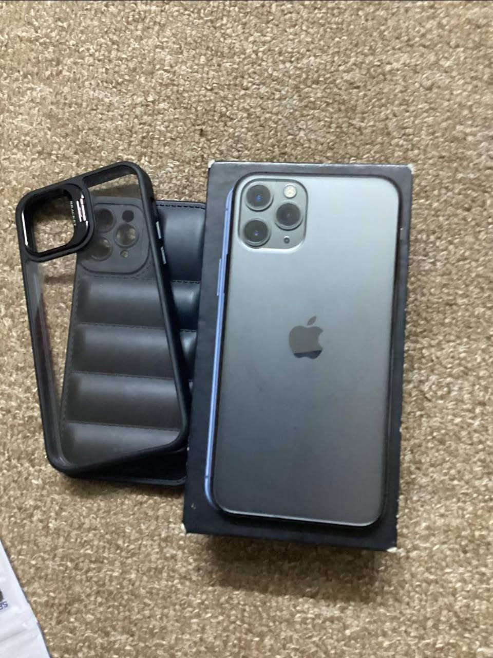 السلام عليكم ايفون 11 برو للبيع ذاكرة 256 بطارية 98 مبدلة فيس ايدي مالته موجود بس خارج الجهاز يجي ويا كارتونته وشاحنه وكفرين السعر 230 وبي مجال للشراي مكاني بغداد حي العامل رقمي ***********
