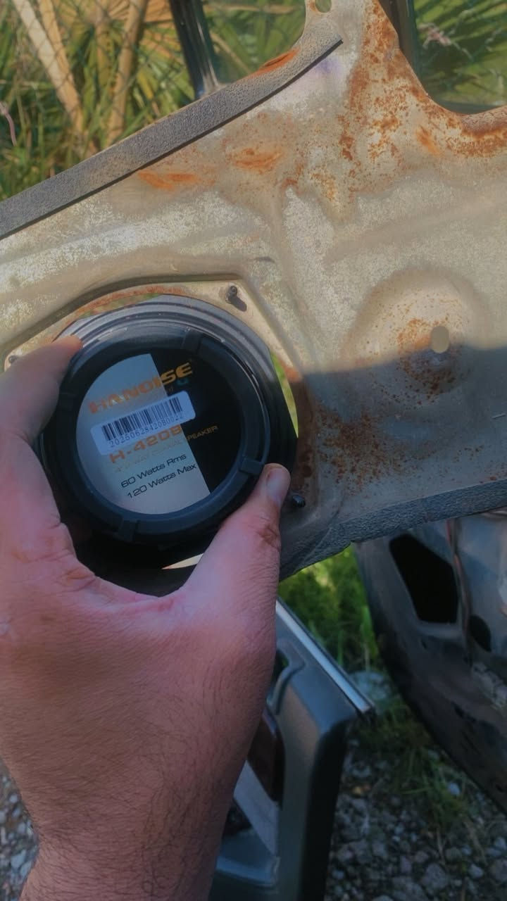 تم العمل على كيا بوتتيشا موديل قديم
تم تديل منظومه الصوت ب الكامل من الاعتيادي الى الاحترافي
تم اضافه شاشه اندويد 9انج فول مواصفات كار بلي اوتو بذاكره 32ب4 عشوائي حقيقي مع ترتيب ضفيره مسجل بعد ما كان بيها دمج وقطوعات 
تم اضافه سماعات اماميه4 انج بقوه 60ارمس 210واط
كذلك خلفيات 4انج نفس ماركه 
مع أضافه سماعات ب دشبول الخلفي 5انج بقوه 45>'ارمس140واط
والنتيجه امامكم
مكاني بغداد طالبيه فلكه 83 بشارع المستشفى ابن البلدي الزهراوي
***********
