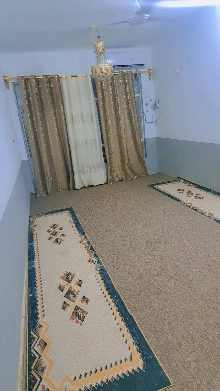 بيت 130متر غرفة وصالة واستقبال ومطبخ وصحياات 2 
الاستقبال 7امتار واصاله 6امتار 
حي ميسان وره سكله االكرعاوي وره مول العائلة الاتصال ع رقم 
‏‪0781 009 9244‬‏
