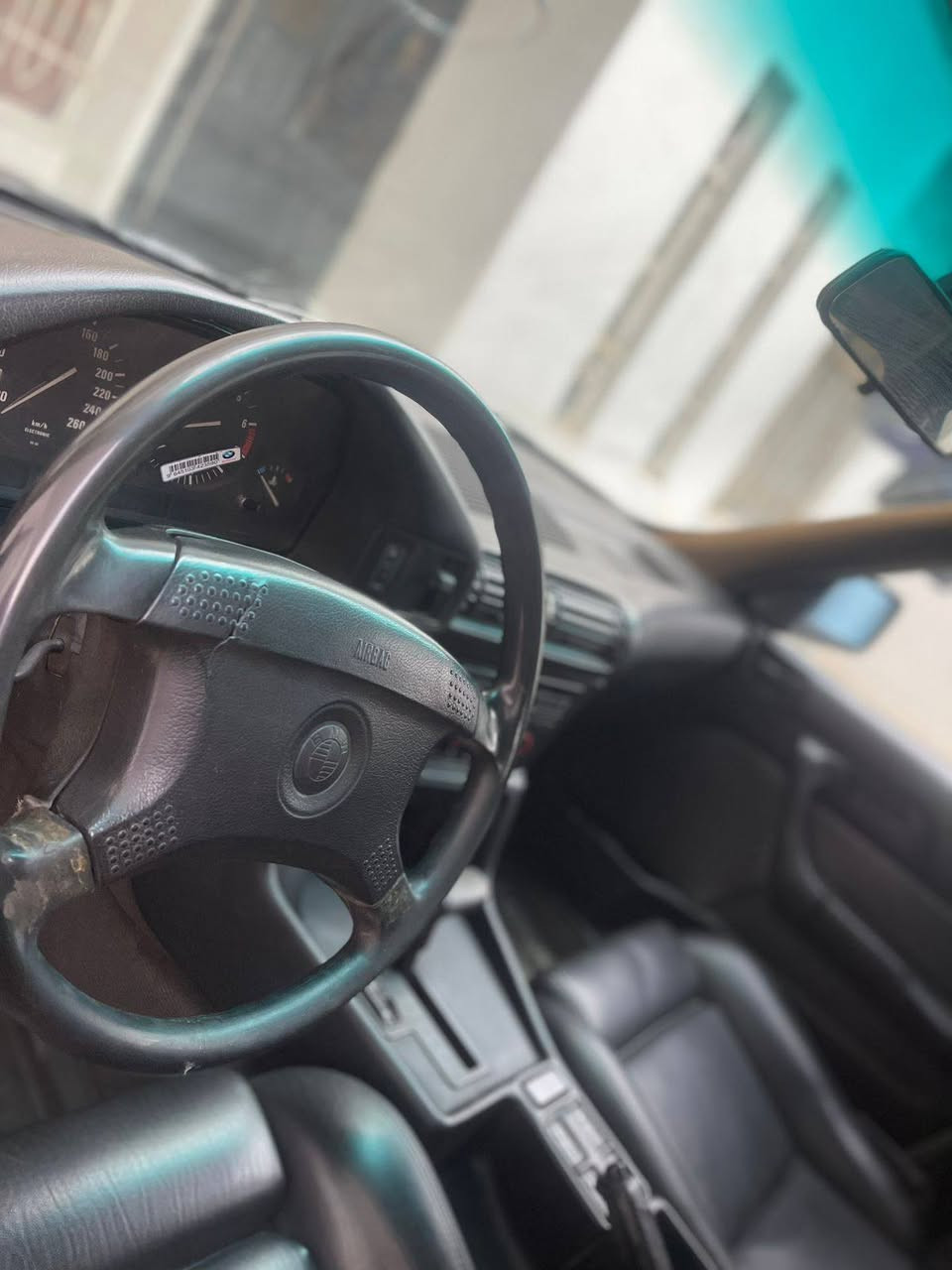 السلام عليكم BMM 535i
موديل ٩١ سنويه خضره
تدفئه  تبريد
ويل شمسي
فتحه
كشنات جلد 
غرفه جديدة
لا ضربه ولا تعديل ع البارد
قطرة صبغ مابيها 
بعدهاع  الابلاد
بس كلير البونيد والقمارة شوي رايح منه
السيارة مكانها تكريت
مكلف بالنشر
غير متواجد ع الفيس
***********
