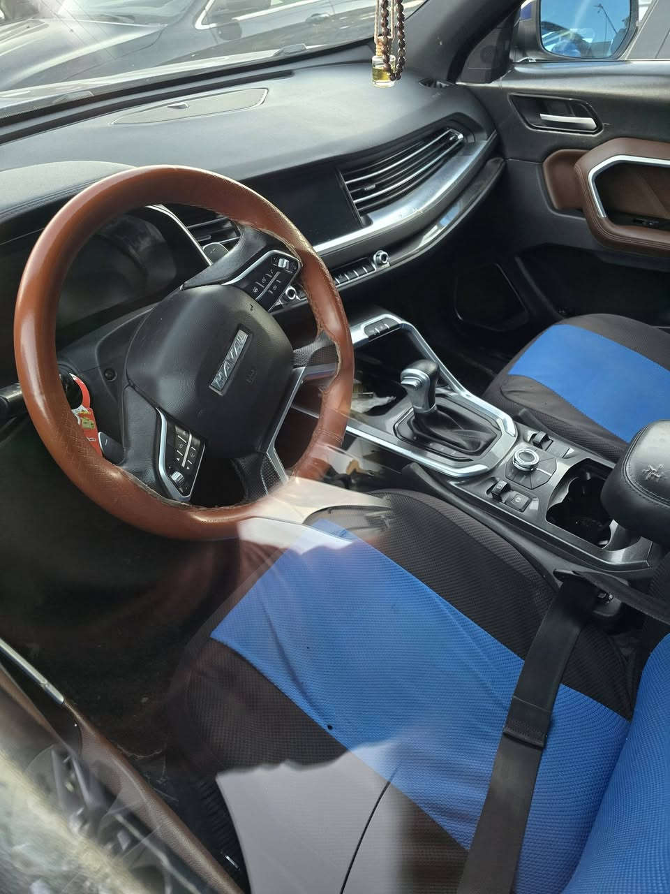 سياره للبيع هفال h6  موديل 2020 صبغ جاملغ صبغ بدون دواخل سياره  ماشي 136  عليها غرمات 20  ورقة ينزل من سعرها  شرط تحويل ثاني يوم  سعر  125  مجال عنوان زاخو  على واتساب 009647504585985
