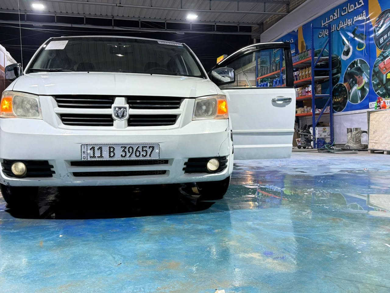 السلام عليكم اخوان عندي دوج كرفان موديل 2009 السياره جاهزه حداديه ومكينه وتبريد خير من الله رقمه بغداد انكليزي باسمي مكاني بغداد الحريه غير متواجد عالفيس للاستفسار *********** السعر 97 بيهة مجال
