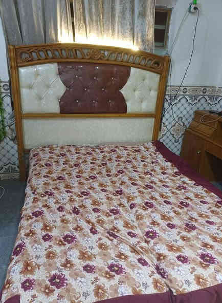 غرفة خشاب عراقي نظافة ٨٥%
جرباية مع ٢كومدي 
كنتور ٥باب
زاوية 
وميز مراية
السعر ٨٥٠الف وبية مجال موقع كربلاء حي الغدير 
***********
