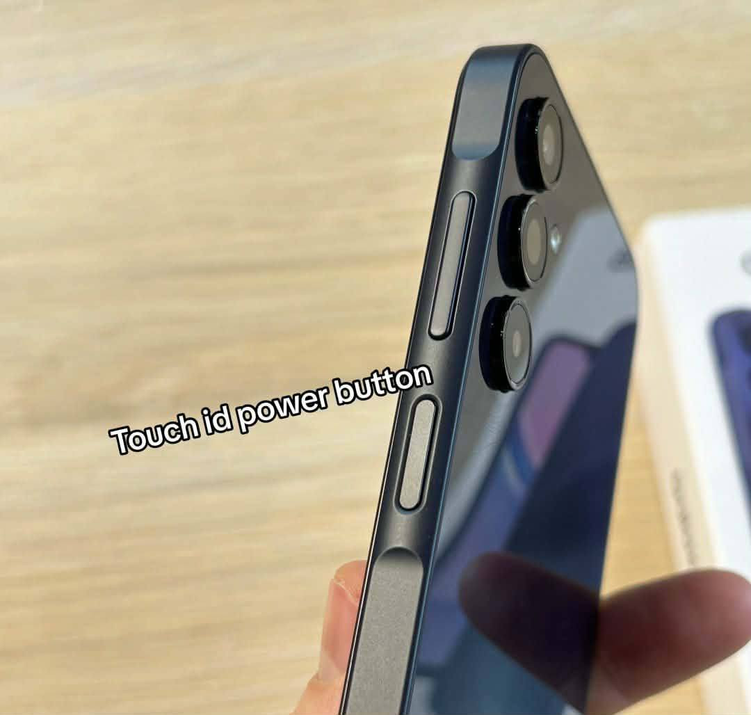 GaIaxy A15
ذاكره 256
عشوائيه 8+8
اسمه GaIaxy A15
60فريم بل بوبجي
بطاريه 5000
السعر 180 قفل 
***********
