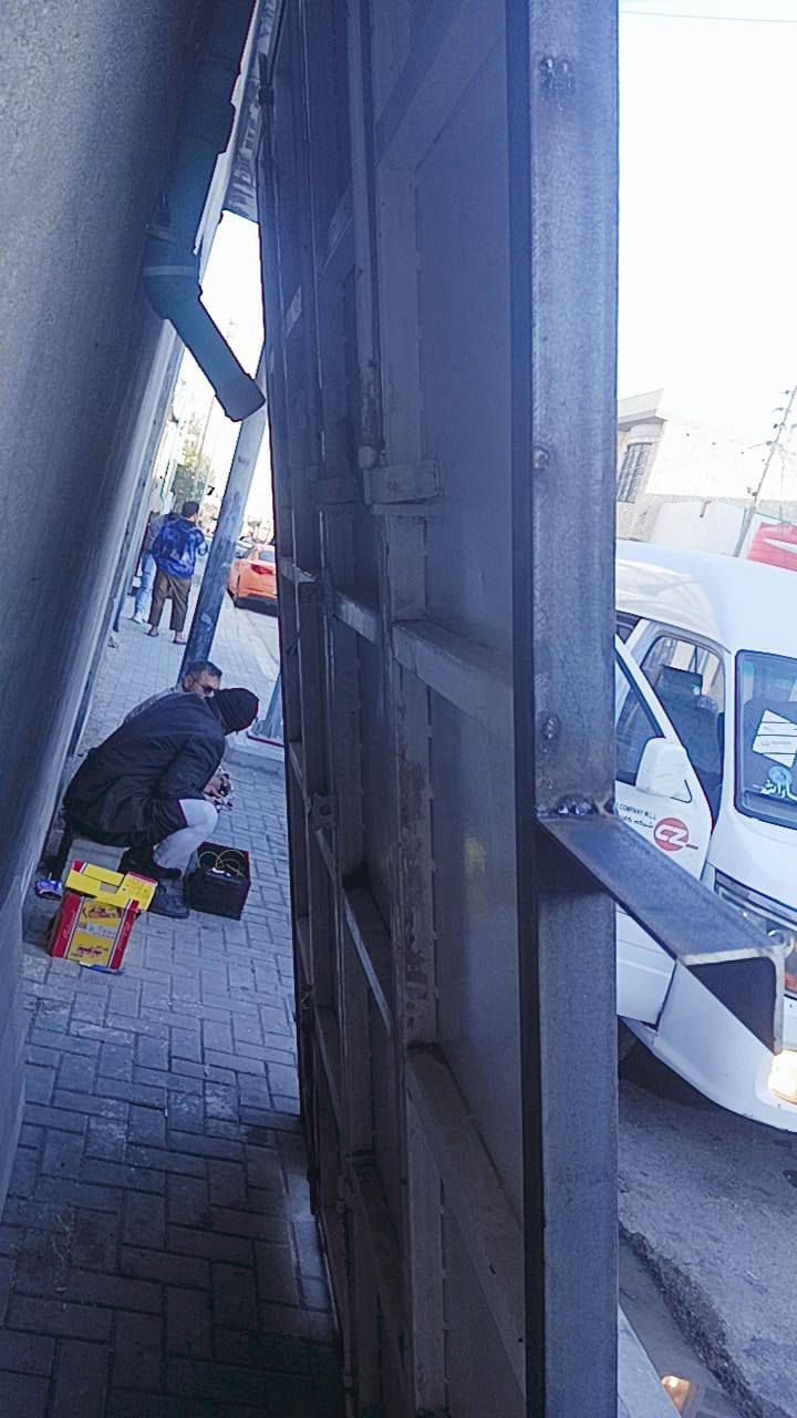 بيع باب
ارتفاع (2.5) مترتين ونص
العرض مترتين و 35 
دفترين 4 طلاكات
السعر ٤٠٠ الف
متواجد واتساب ***********
