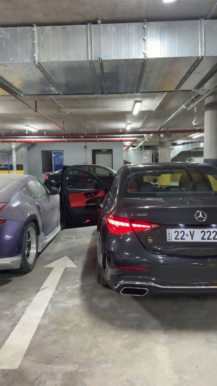 السلام عليكم الجميلة للبيع
للبيع فقط 

للبيع 2023 c300

السيارة amg 

فتحه بنوراما 

داخل احمر 

جنطه كهرباء

لايت عدسه 

بدي AMG اصل 

دركة لمس amg 

محرك اربعة سلندر 

كامرات 5

قياده ألية

تحديد مسار 

نقاط عمياء 

رادار امامي خلفي

حساس امامي خلفي

كشن تدفئة

اوتو بارك

ماشيه 51 الف  km

بيها هوايه مواصفات معروفه بهذا الموديل 

السياره جاهزه كير مكينه بوضع الشركه كهربائيات (صفر مسج) 

حادثهة جاملغ وبنيد فقط بدون دواخل بدون شواصي بدون ايرباك

ملاحضة السيارة بيها مشكلة بل كيج البانزين ميقرة فقط هاي بيها 

مكاني / بغداد مجمع بوابة العراق 

السعر 32 ونص 

للاستفسار/ ***********
