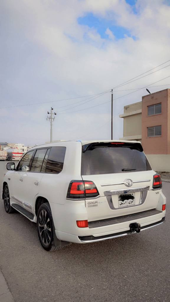 سلام عليك وه نه وشه مؤديل ٢٠٠٨ پشتو بيشى گؤراوه بؤ شكل نوى چوار پينج پارجه ى بؤياغه له سه ر ساغه بى ليدران بشتو پيشى كه پسه ئيرباك به شه رت سه قفى دووبست سبوغه بيش سلايت لاى سه كن سه ياره كه زؤر جوانى خاوينه جوار تايه ى لؤكى له ژيره هه مو گيانى به شه رته مه سره فى نيه گيرو مه كينه به شه رت ٨ بستونه ده بل ئه كسلى به شه رت ٢.٥٠٠.٠٠٠دوو ملوينو نيوى غرامه له سه ره دواى محامه له ده ى كه رينمه وه نرخى٢٦٥ وه ره قه و مه جال سه ياره كه زؤر توندوو تؤله هيج مه سره فى نيه  ژ.م ***********/*********** أربيل, العراق
