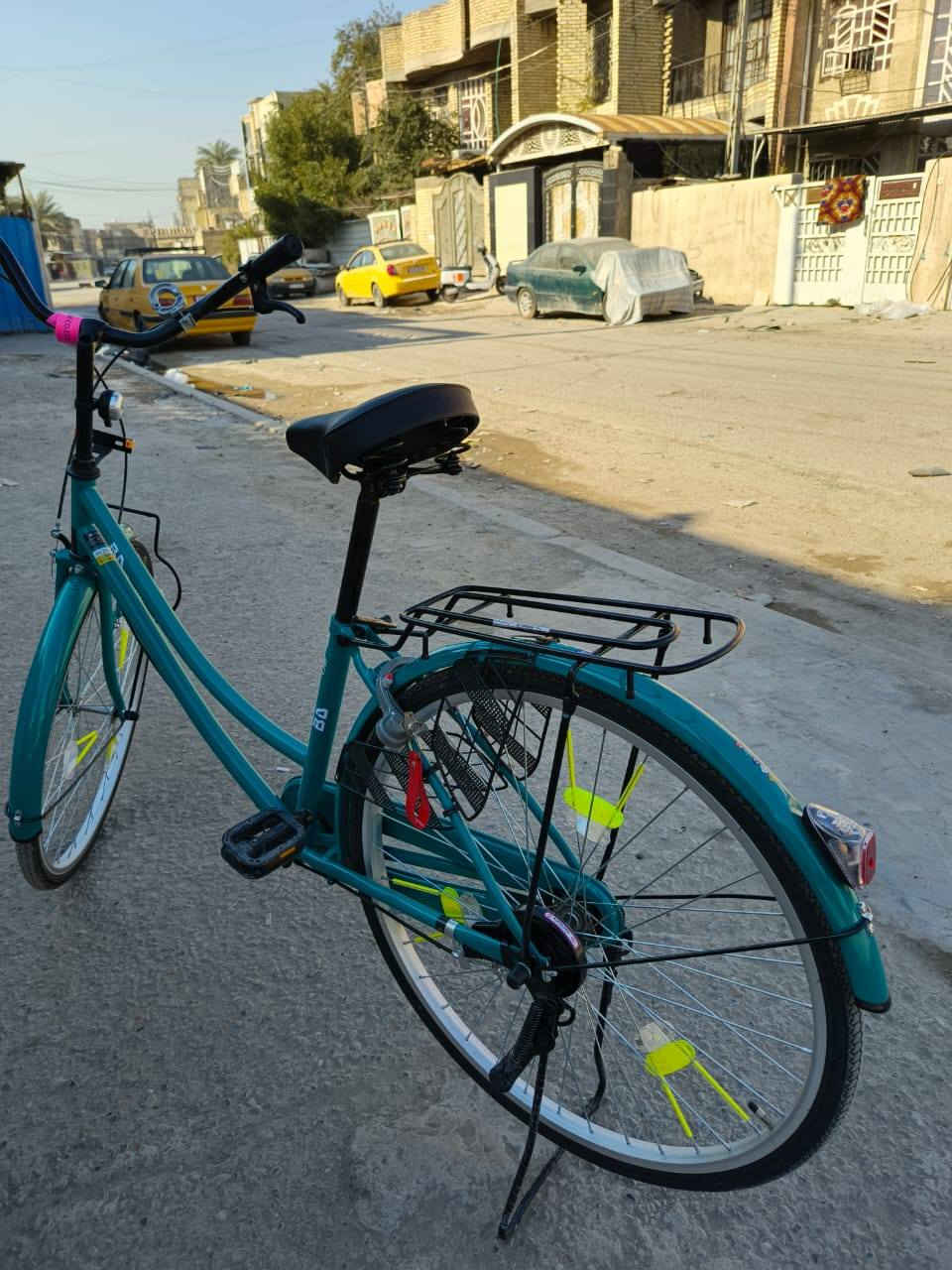 سلام عليكم بايسكل بناتي للبيع شركه BD المرغوبه موديل 21 لون نعناعي مميز بايسكل ماناقصه شي كفاله عامه كامل مكمل سعر150وبي مجال للطيبين مكان بغداد حي اور متواجد خاص لاستفسار ***********
