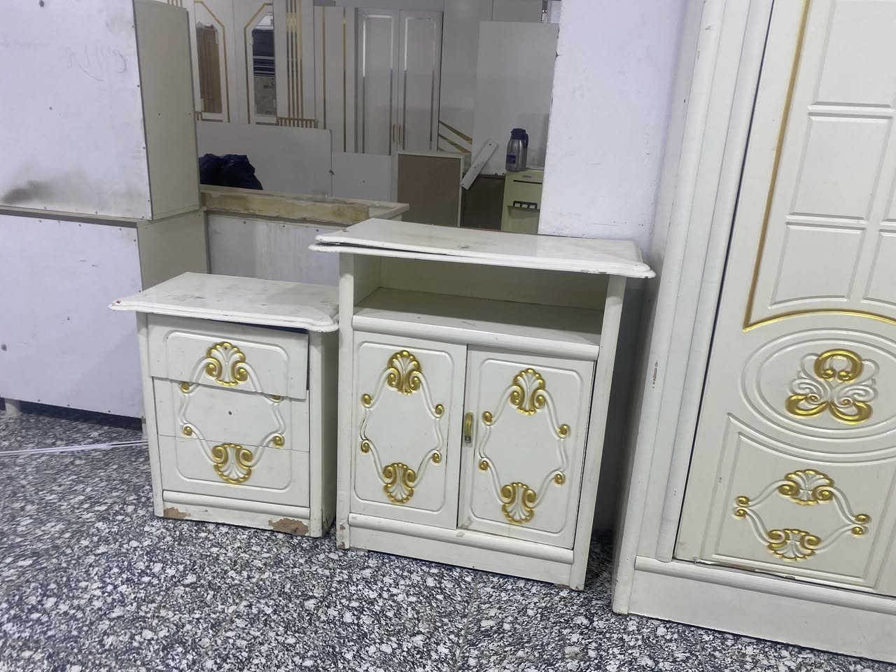 غرفه احطاطه نضيفه بدون ميز تواليت للبيع الاستفسار ع رقم ***********
