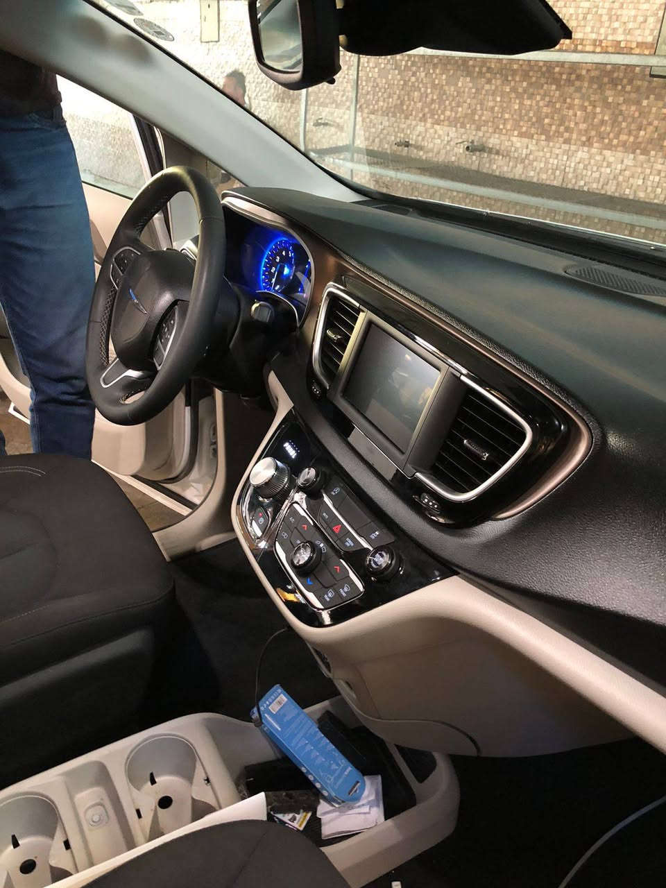 حاثهة موضح بل صور(  بيهة كلير قطعتين )
السعر ٢٢٠  
ما متواجد عل فيس 
***********
فيوجر ٢٠٢٤
