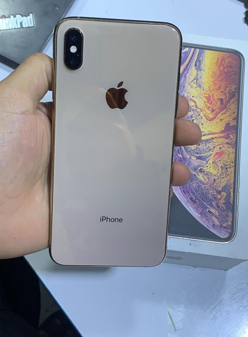 ايفون اكس ماكس
ذاكره عاليه 256G بطاريه 75‎%‎ 
كارتونه وياه وشاحنه
جهاز مرتب البصمه تقره مشكله 
سعره مناسب 170 الف 
مكاني 5كيلو ***********
