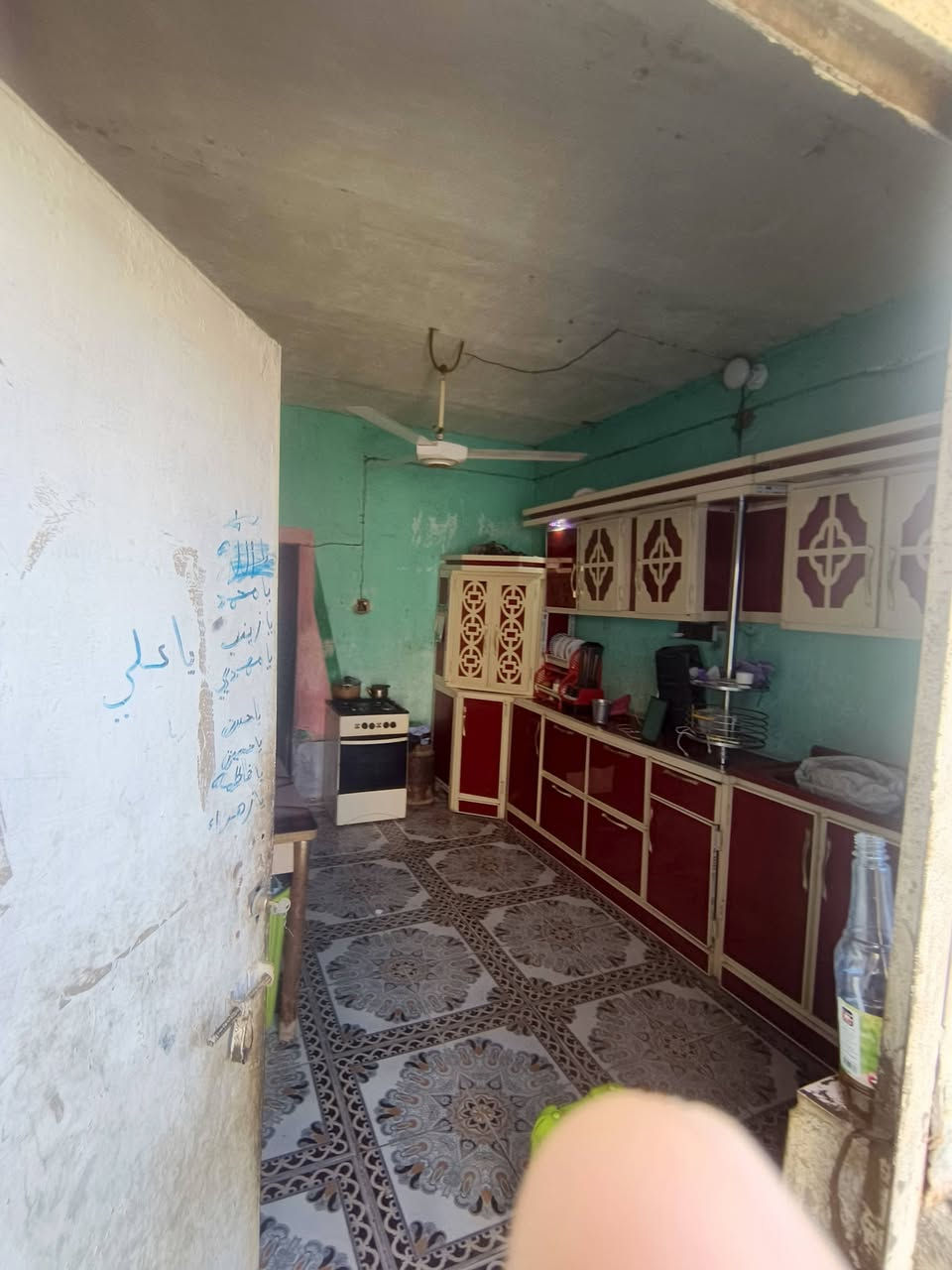 السلام عليكم بيت للبيع المساحه ١٣٠متر
بيه طارمه وصحيات 
ودوانيه ٤/٦
ومطبخ ٤/٤
وصاله ٦/٤
وعرفه ٣.٥/٧
ومنور ١.٥/٣
بيت زراعي في منطقت سيد اخضير قرب سكه 
منطقه مشموله بطابو ومجاري 
سعر بيت ٢٥مليون وبيه مجال 
لستفسار على رقم 
***********
