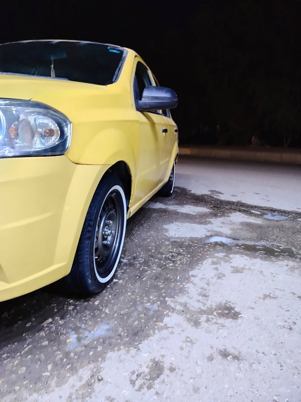 السلام عليكم افيو موديل 2007 مكينه مسكر 1600 خليجي السياره كير مكينه خير من الله  كير عادي  تبريد شغال كهربائاته كله شغاله السياره حداديه نضيفه تخم تاير وتخم ويل جديد رقم مثنئ انكليزي بسمي هزه جديده مصفره هيئة وغرامات خط جديد السعر 39وببه مجال 
غرفة نضيفه الكشر شوف العين مامكفول واذ اكو مراوس اراوس عادي 
السعر 39 وبيه مجال
مكان السياره ديوانيه
الرقم ***********
