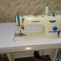 للبيع    $   للبيع ماكنة خياطه نوع جاك نظيفه جدا مالت بيت بسعر 230مكان...
