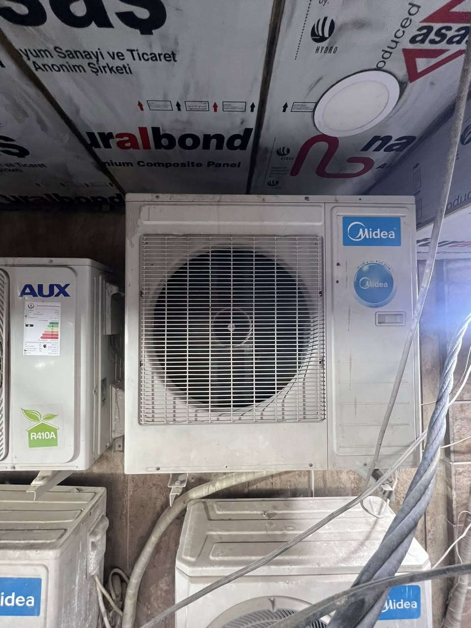 السلام عليكم سبالت 3طن نوعية ميديا Midea استخدام قليل سعر لسبلت الواحد 600 الف كلهم 1800 الف العنوان شارع فلسطين ***********
