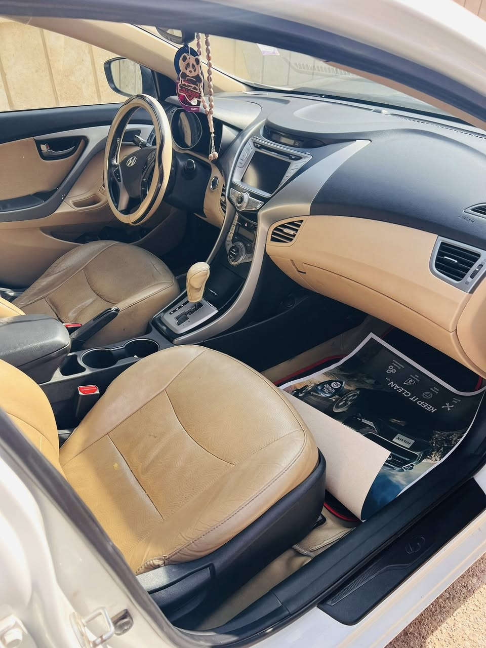 السلام عليكم
النترا ٢٠١٣ وارد امريكي فول مواصفات داخله اكلين بالعراق صار صبغ بيهه جاملغ خلفي وباب خلفي وجاملغ امامي جهه اليسار شخوط وصبغتهن فقط وعندي صورهم قبل الصبغ  السياره ليبل واحد ماشيه ١٤٢ ميل مكينه كير مكفولات كفاله عامه 
 السياره لمتد 
بصمه 
فتحه
كشن كهرباء 
كشنات تدفئه 
شاشه اصليه  
السعر ١١٣ وبيهه مجال للشراي 
الاستفسار الاتصال ع الرقم ***********
