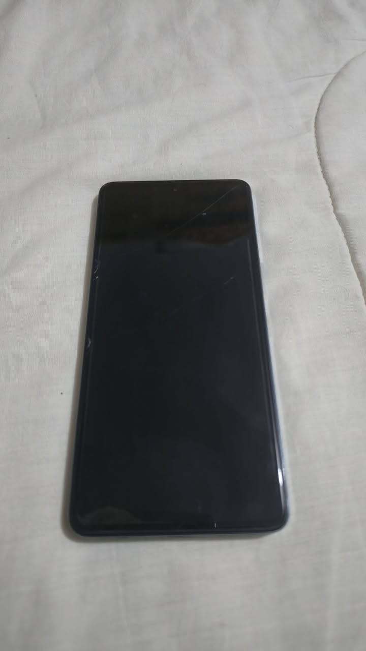 السلام عليكم جهاز انفنكس نوت30vip  للبيع السعر 200وبي مجال الرقم ***********
نظيف مابي كسر فقط هاي حمايه مال الشاشه
