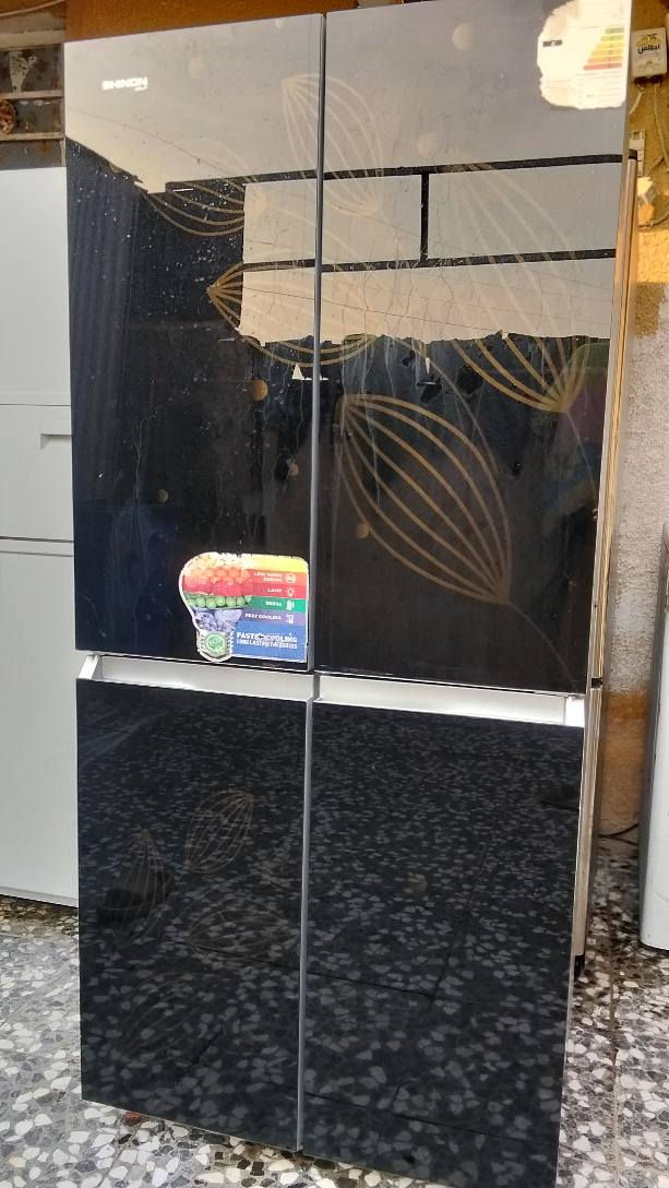 *********** ثلاجه 30 قدم نوع شينول شغاله علفحص تجميد فول سعرها 300 مدينه الصدر يوجد توصيل
