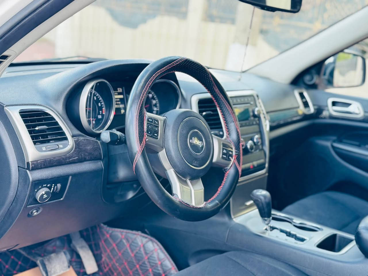 جێپ ٢٠١٢ بێ بۆیاخ بێ سارد  لۆک لۆک ماوەتەوە دەبل ئەکسلە  ٩٥ رۆیوە گێرو مەکینە نەکراوەتەوە  بێ تەقەو رەقە  داوای ١٨٥$ گەڵا و معامەلە ئەکەم 
***********
*********** السليمانية, العراق
