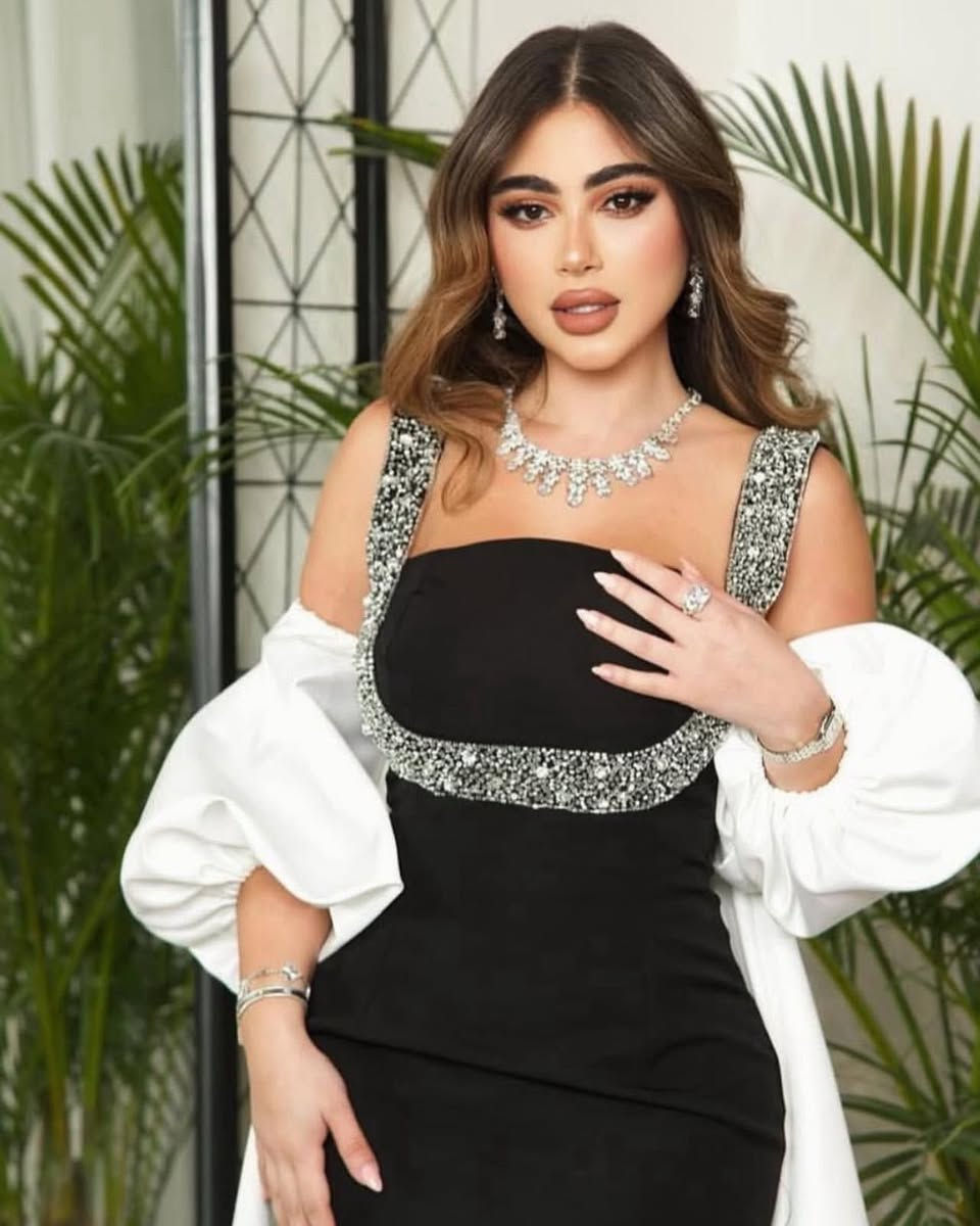 للبيع فستان جديد قياس 44
امانة ملبوس بس مررة وحدة بسسس 
يجنننن باللبس يخصر الجسم…مكاني بغداد


**إذا كنت صاحب هذا الإعلان وتريد حذفه لأي سبب، رجاءا أرسل رسالة إلى الدعم الفني**